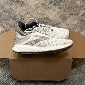 Women’s Brooks Anthem 6 Running Shoes NEW in box - Size 9.5